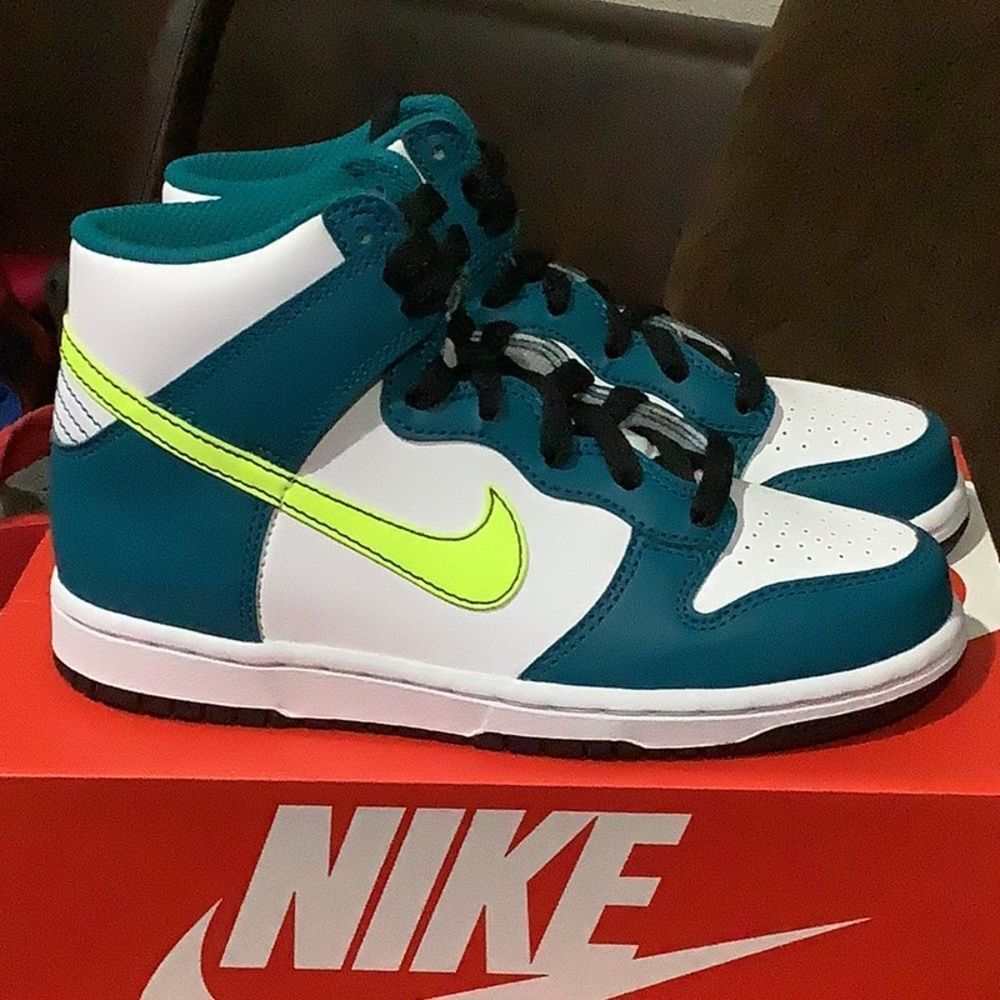Nike Dunk High - Picture 3 of 5